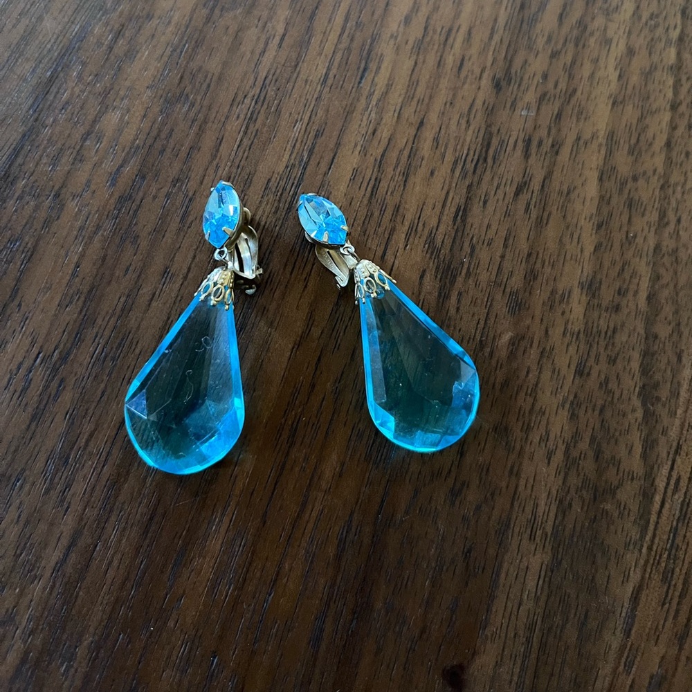 Retro blue jem clip on earrings